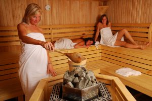 Frauen in der Sauna