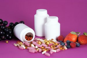 Der Artikel prüft, ob Vitaminpräparate für Kinder geeignet sind.